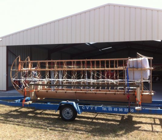 Transport du fuselage et des demi ailes du Fairchild