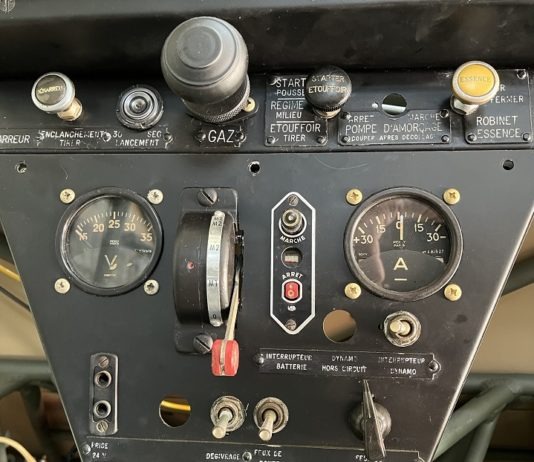 Tableau de bord et équipement électrique