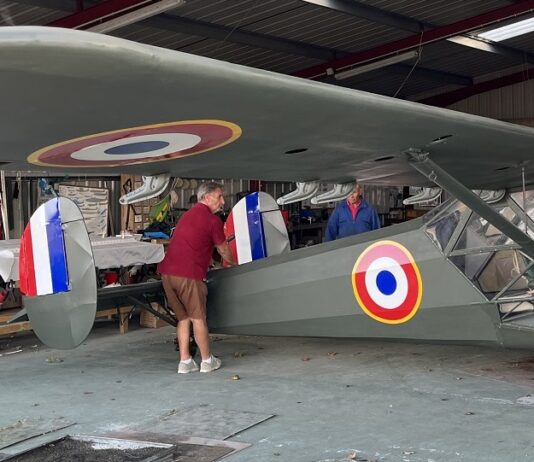 Assemblage des ailes sur le fuselage